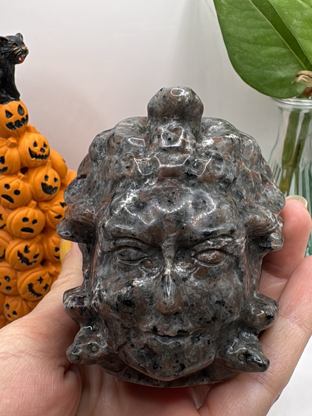 Uv reactive Yooperlite Medusa head